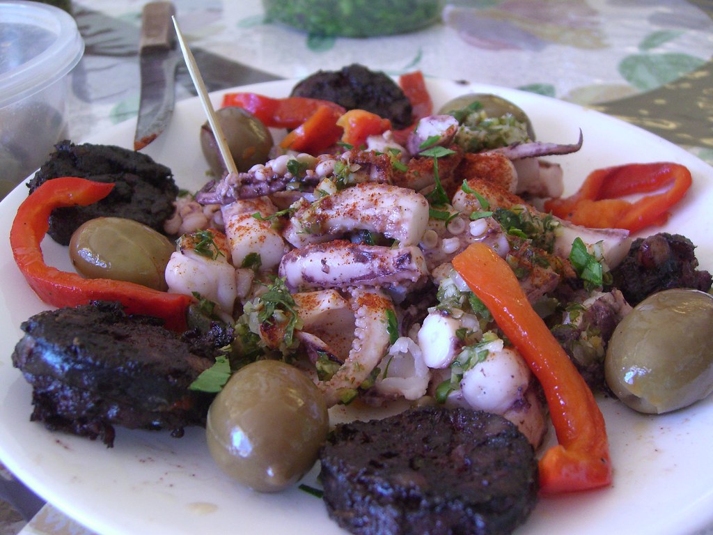 Pulpo a la brasa con pimientos en Fuego & Sal